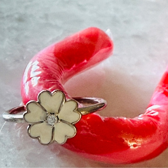 PANDORA Primrose Ring size 8.5 - Picture 3 of 3